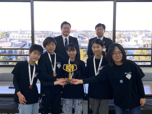 从两会提案到AI应用 多方合力破解青少年心理健康难题  